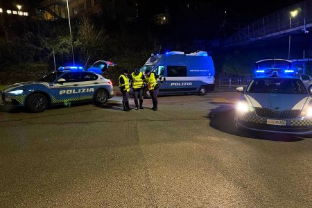 Controlli Polizia Stradale di Siena contro guida in stato di ebbrezza o sotto effetto stupefacenti Controlli notturni Polizia Stradale di Siena