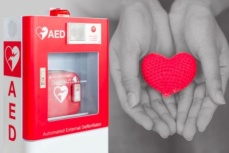 Formazione primo soccorso e uso defribillatore: cresce l’impegno dell’Università di Siena Blsd, defibrillatore, mani tengono cuore