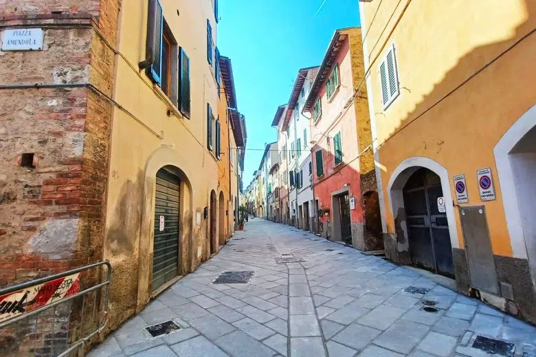 Poggibonsi, rush finale per i lavori in centro Lavori nel centro di Poggibonsi
