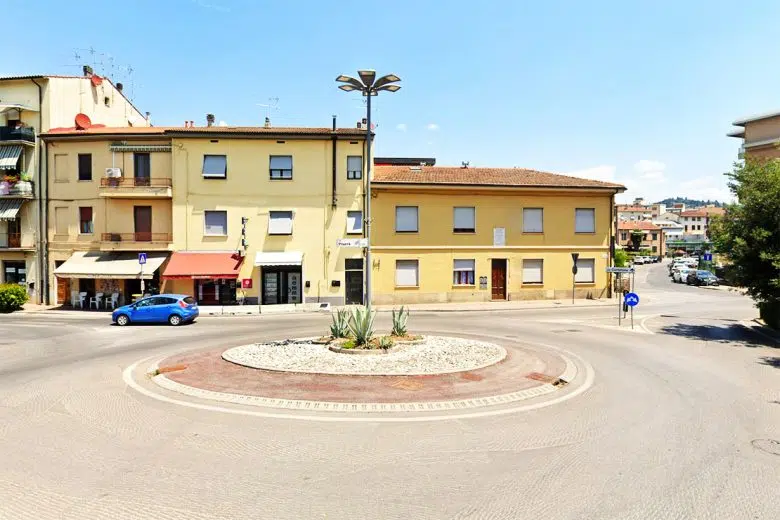 Dal 17 febbraio chiusura di un tratto di rotonda in via Carducci a Poggibonsi Rotonda in via Carducci a Poggibonsi