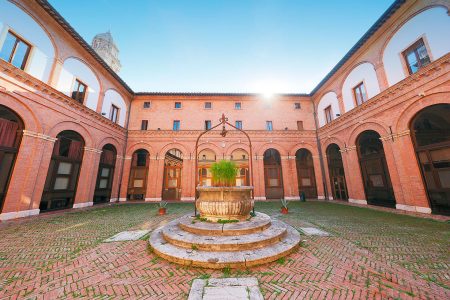Al via la XII edizione del corso di Sostenibilità dell’Università di Siena Università di Siena, chiostro complesso didattico Pian dei Mantellini