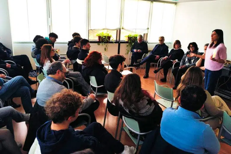 Vecchia bottega futura, a Siena lezioni di vita vissuta in negozio Vecchia bottega futura, incontro in una scuola di Siena