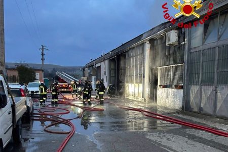 Vigili del Fuoco, incendio a capannone a Monteroni