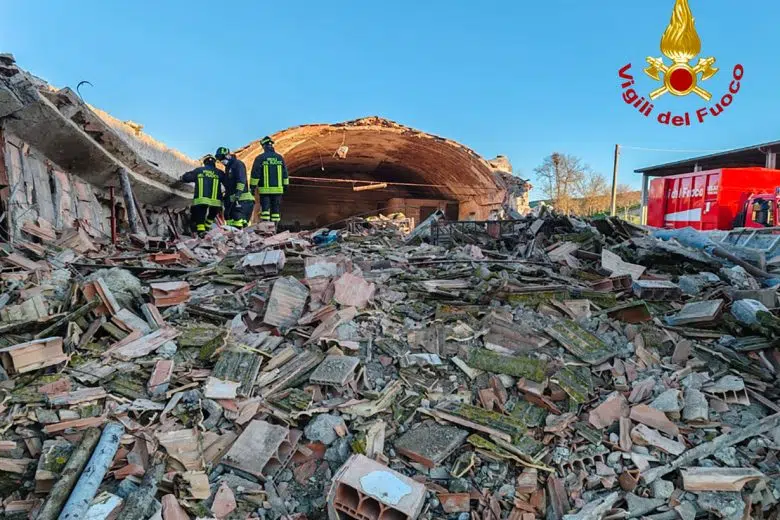 Asciano, crolla copertura di capannone utilizzato come ovile Vigili del Fuoco, crollo copertura ovile ad Asciano