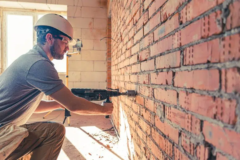 Osservatorio Cassa Edile di Siena 2024: edilizia volano economia Edilizia, lavoratore in cantiere