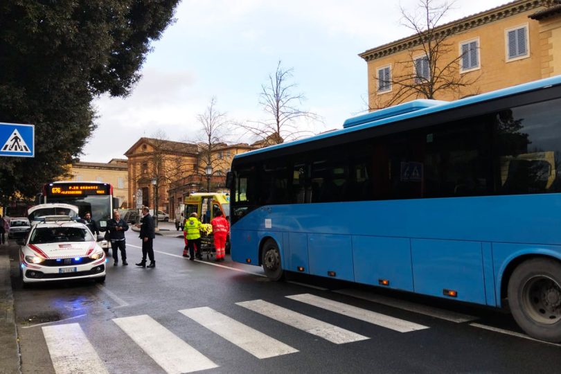 Minorenne investita da bus a Siena