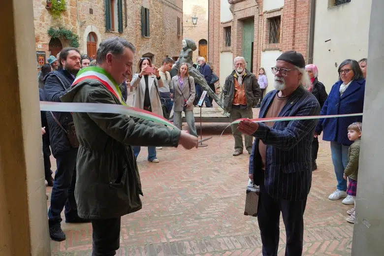 Mostra di Alberto Inglesi a Pienza, taglio del nastro