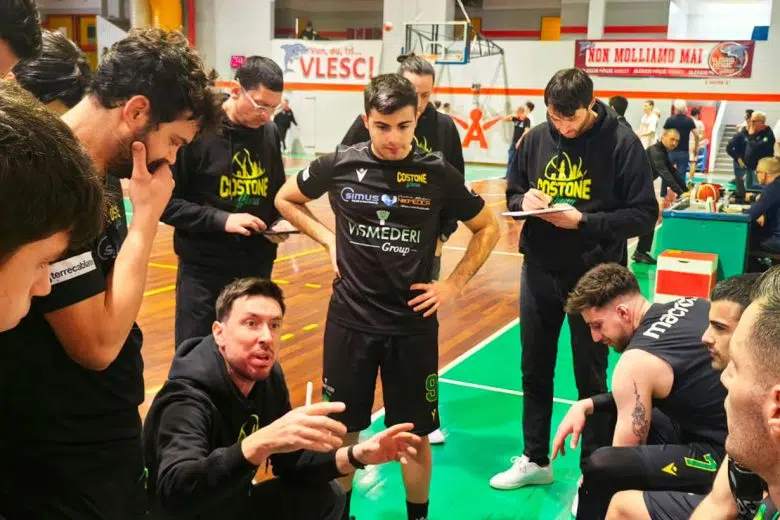 Play-in Gold, il Costone Siena lotta ma viene sconfitto dalla capolista Oleggio all’overtime Oleggio-Costone Siena