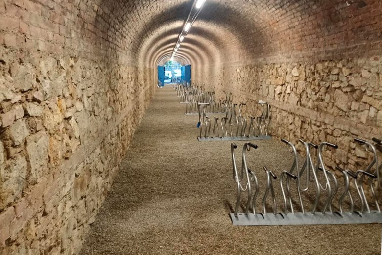 Parcheggio biciclette Stadio a Siena, interno