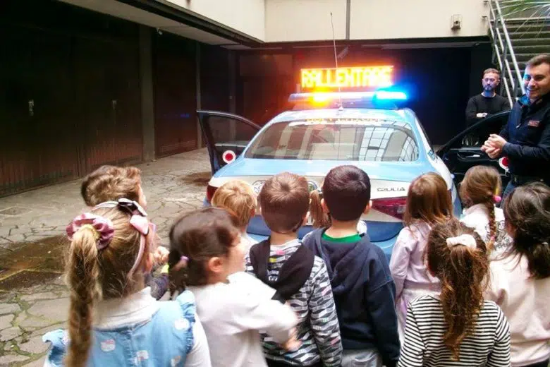 Poliziotti per un giorno, alunni della scuola di Luco a Poggibonsi Poliziotti per un giorno a Poggibonsi