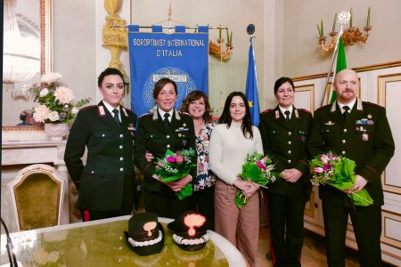 “Le professioni al femminile nell’Arma dei Carabinieri”, incontro a Siena Incontro "Le professioni al femminile nell'Arma dei Carabinieri" a Siena