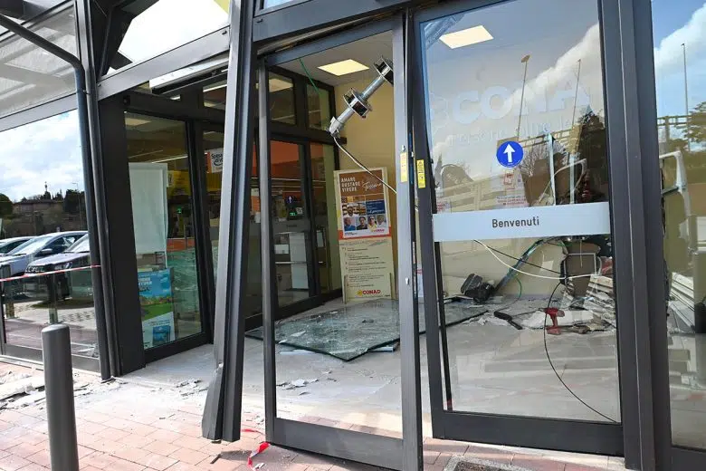 Rapina supermercato Conad a Siena