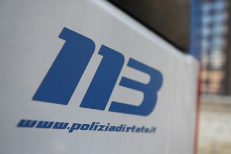 Rissa a Siena tra tre cittadini extracomunitari Polizia auto 113