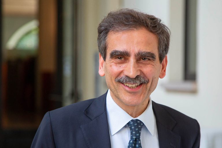 Nessun passo indietro di Lovaglio, smentite le dimissioni da Mps Luigi Lovaglio