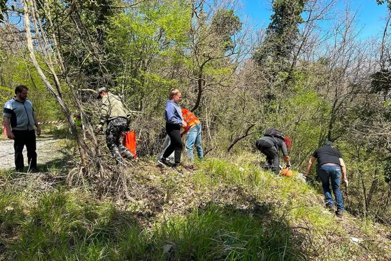 Caccia al rifiuto”: una giornata ecologica a Sarteano "Caccia al rifiuto" nei boschi di Sarteano