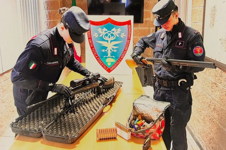 Siena, i Carabinieri smantellano piazze di spaccio in zone boschive: tre arresti e tre denunce Carabinieri, armi sequestrate