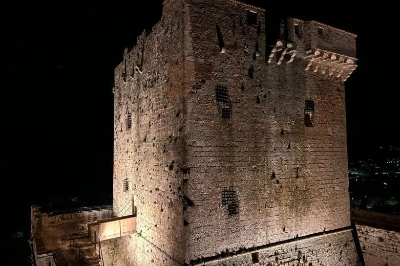 Il Castello di Sarteano risplende di nuova luce Castello di Sarteano, nuove luci