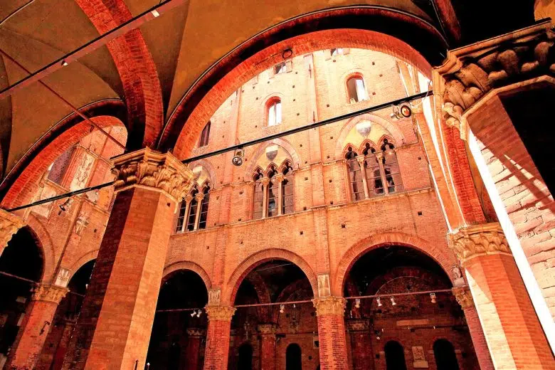 Cortile del Podestà a Siena