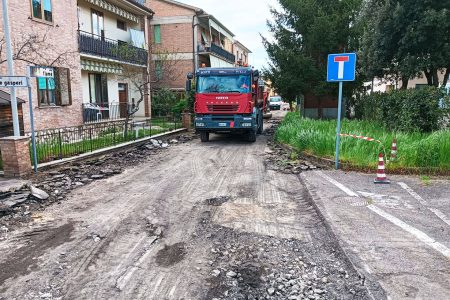 Lavori di asfaltatura in via Fiume a Monteroni d’Arbia Lavori di asfaltatura in via Fiume a Monteroni d'Arbia