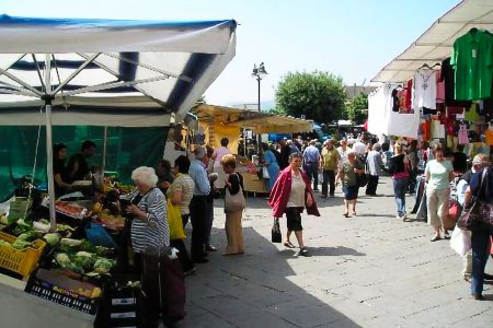 Mercato settimanale di Sinalunga, Confesercenti: “Ampliamento eccessivo” Mercato di Sinalunga