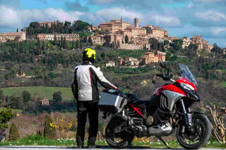 Montepulciano in moto