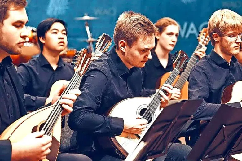 Musica a plettro e grandi classici a Palazzo Ricci di Montepulciano Orchestra a plettro Luke Pan