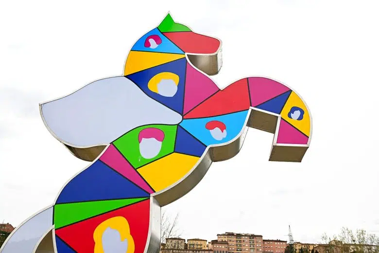 "Pegaso" di Marco Lodola a Siena