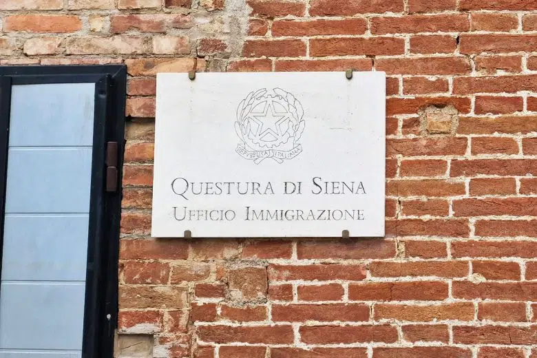 Siena, due stranieri irregolari espulsi dall’Italia Questura di Siena, Ufficio Immigrazione