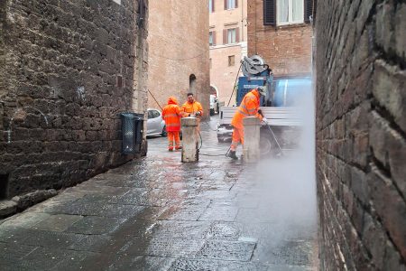Igienizzazione e pulizia, via agli interventi nel centro storico di Siena Sei Toscana, pulizia centro storico di Siena