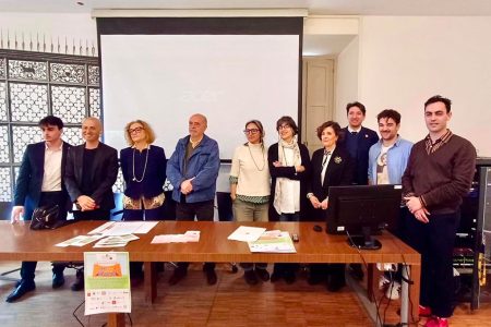 “Parole in Cammino” e “100 Canti per Siena” celebrano la lingua italiana con il tavolo letterario 2025 Tavolo letterario, presentazione