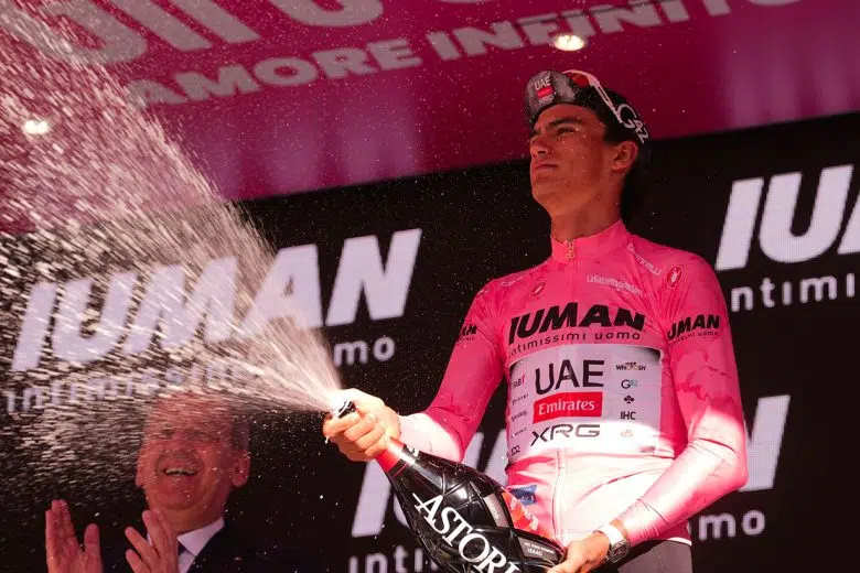 Isaac Del Toro Maglia Rosa Giro d'Italia Siena