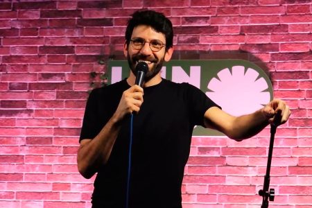 Saso Zappia ad Abbadia Isola per “Stand Up MaM. Ridere al Museo” Saso Zappia