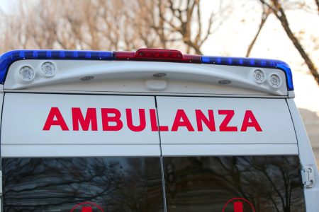 Incidente in moto a Castellina, grave minorenne Ambulanza, retro