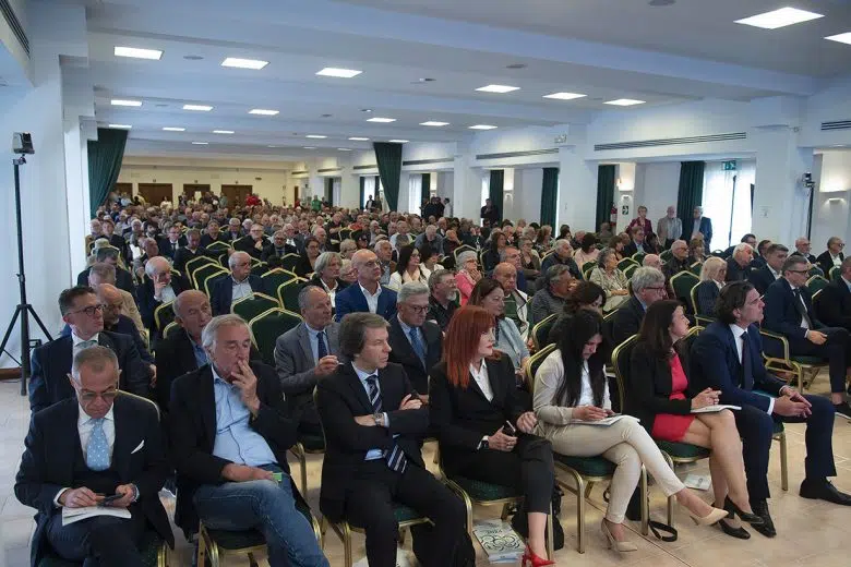 Banca Tema, platea