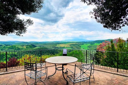 Torna Borghi in Festa & CastelLibro: cultura, libri e tradizioni a Castelmuzio Terrazza del Belvedere a Castelmuzio