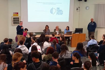 Professioni sanitarie: l’orientamento fa tappa nelle scuole senesi Ordina professioni sanitarie ai Licei Poliziani