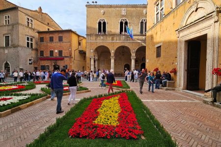 Pienza entra nei festeggiamenti per i trenta anni dell’iscrizione Unesco "Pienza e i fiori" 2025