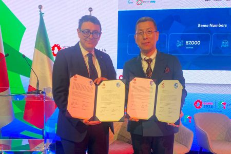 L’Università di Siena protagonista all’Expo di Osaka in Giappone Il rettore dell'Università di Siena, Roberto Di Pietra, ad Osaka