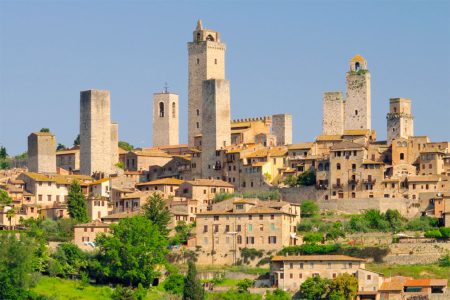 San Gimignano, lavori sugli ammattonati del centro storico San Gimignano, panorama