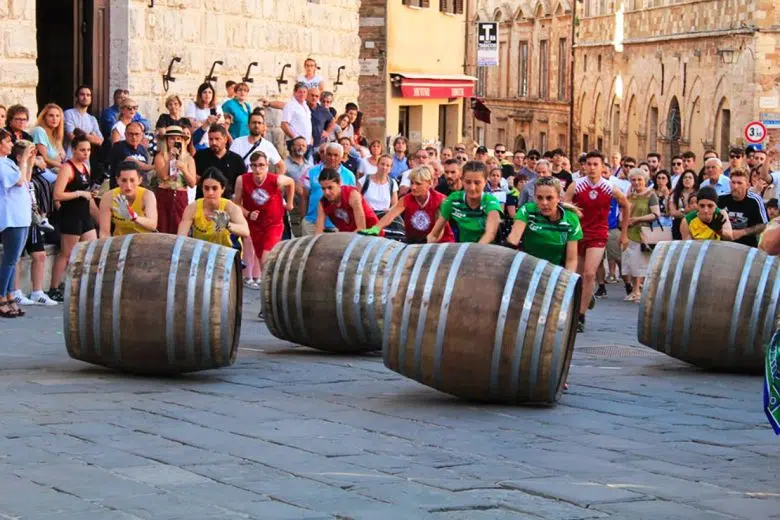 brav-o-delle-botti-a-montepulciano-tornano-le-dame-della-botte