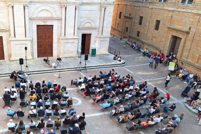 Un successo l’edizione 2025 di Emporio Letterario Pienza Emporio Letterario di Pienza 2025, piazza