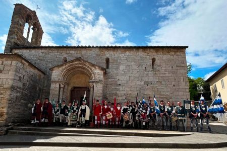 Festa del Barbarossa: a Palazzo Chigi la presentazione delle Brocche dell’Imperatore dedicate al Giubileo Festa del Barbarossa a San Quirico d'Orcia