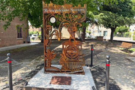 Prorogata mostra fotografica sui 100 anni di Montepulciano Stazione Montepulciano Stazione, monumento