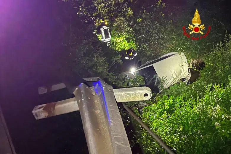 Incidente stradale a Monteriggioni: grave una 25enne Incidente Monteriggioni Vigili del fuoco