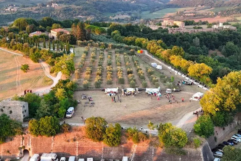 Orari, punto ristoro, progettazione per valorizzare la Fortezza di Poggibonsi Fortezza medicea di Poggibonsi dall'alto