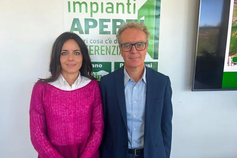Al via “Impianti aperti, scopri cosa c’è dopo la raccolta differenziata” Impianti aperti, Agnese Carletti e Tiziano Scarpelli
