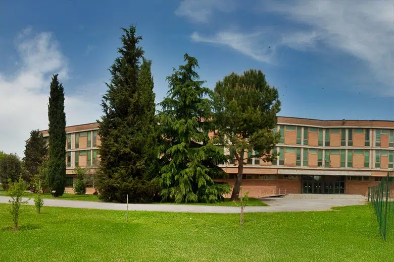 Copertura della palestra e ripristini, lavori finiti alla Leonardo da Vinci di Poggibonsi Scuola Leonardo da Vinci a Poggibonsi