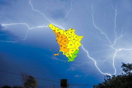 Maltempo, il 22 ottobre codice arancione per temporali in Toscana Codice arancione per temporali in Toscana