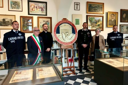 Recuperate dai Carabinieri 30 pagine miniate rubate al Museo di Arte Sacra di Colle di Val d’Elsa Pagine miniate Museo Colle di Val d'Elsa recuperate dai Carabinieri