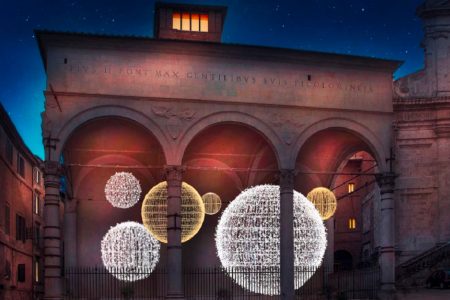 “Siena Incanta. Il Natale tra cultura e meraviglia” Siena Incanta, luminarie Logge del Papa